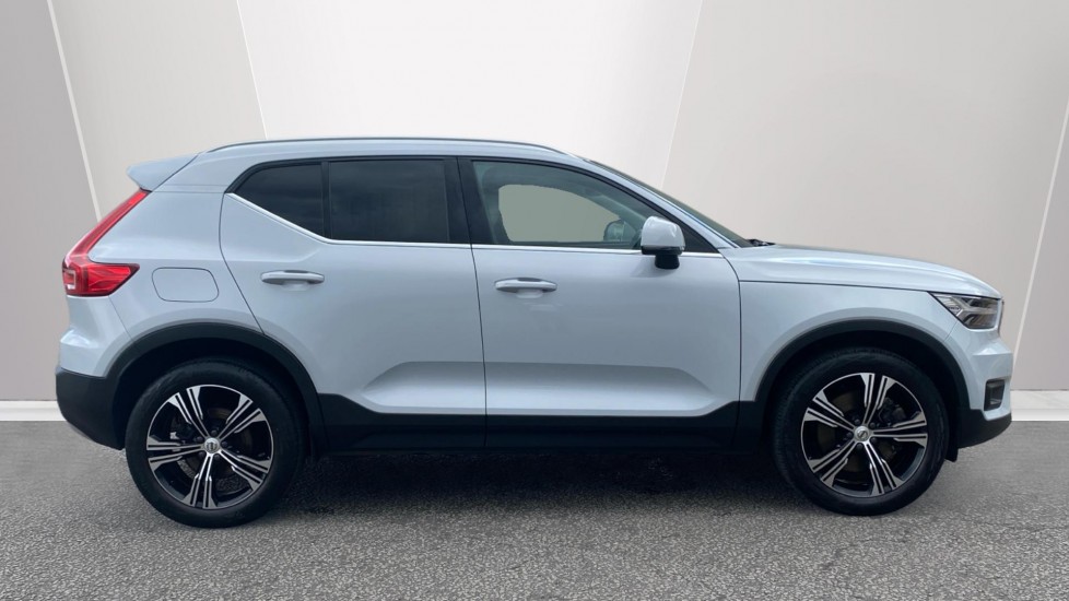 Volvo XC40 1.5 T5 Recharge PHEV Inscription Pro 5dr Auto Estate - Image 3