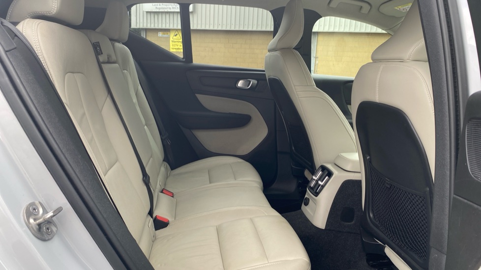 Volvo XC40 1.5 T5 Recharge PHEV Inscription Pro 5dr Auto Estate - Image 6