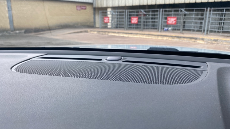 Volvo XC40 1.5 T5 Recharge PHEV Inscription Pro 5dr Auto Estate - Image 25