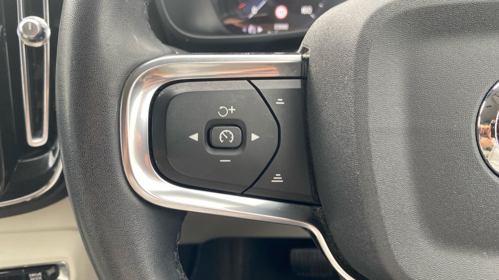 Volvo XC40 1.5 T5 Recharge PHEV Inscription Pro 5dr Auto Estate - Image 27