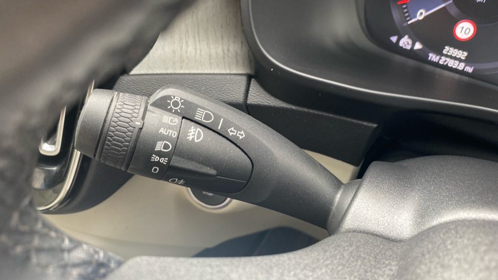 Volvo XC40 1.5 T5 Recharge PHEV Inscription Pro 5dr Auto Estate - Image 30