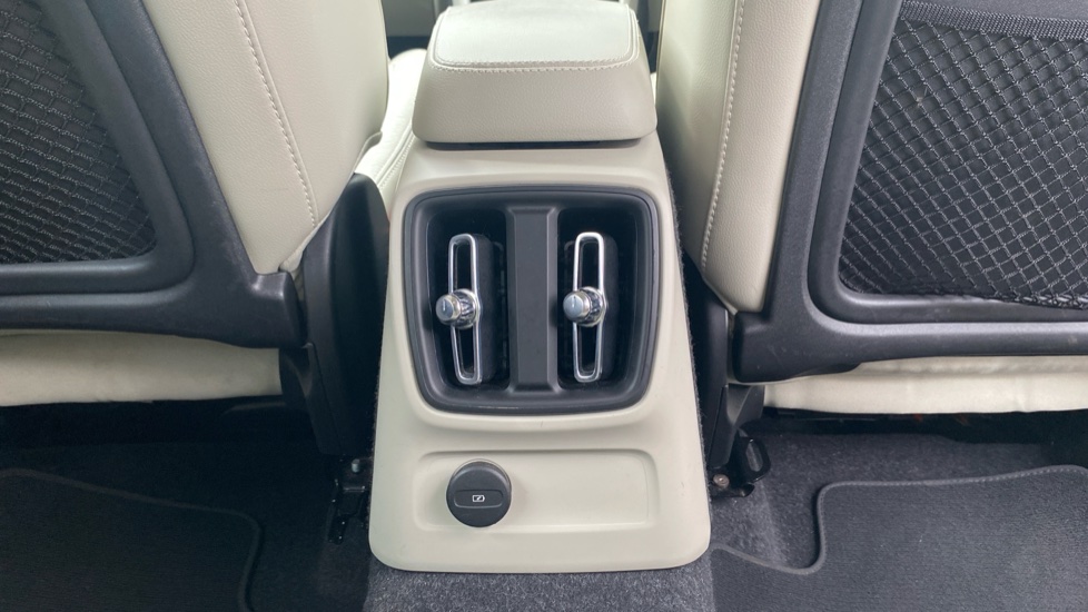 Volvo XC40 1.5 T5 Recharge PHEV Inscription Pro 5dr Auto Estate - Image 36