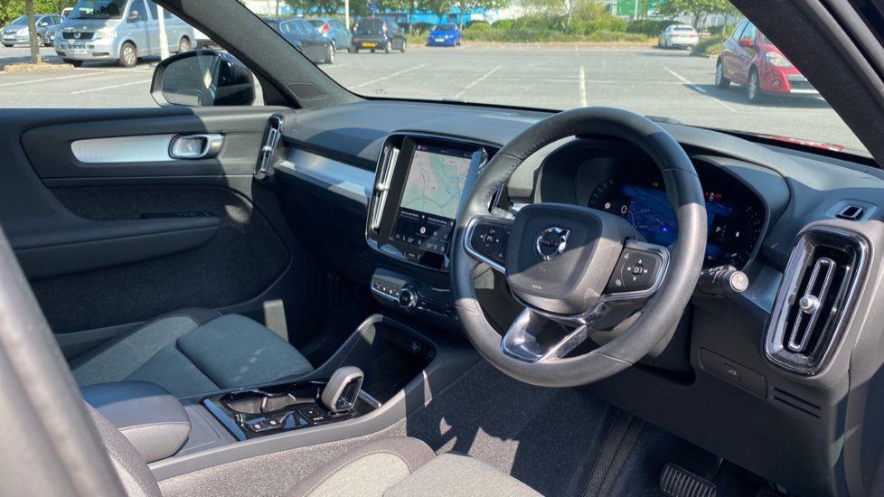 Volvo XC40 2.0 B3P Plus Dark 5dr Auto Petrol Estate - Image 4