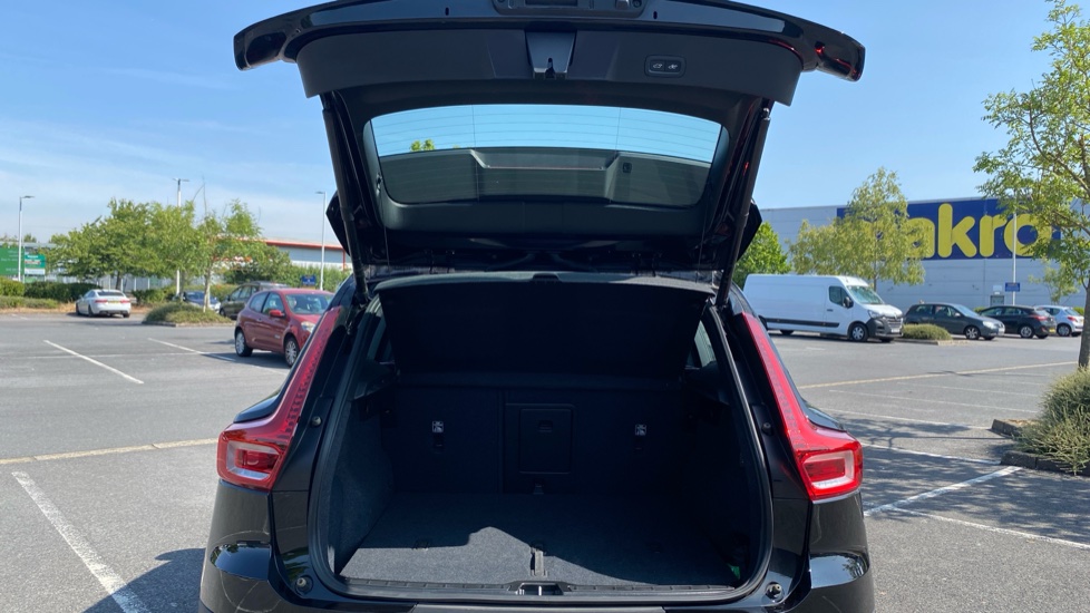 Volvo XC40 2.0 B3P Plus Dark 5dr Auto Petrol Estate - Image 13