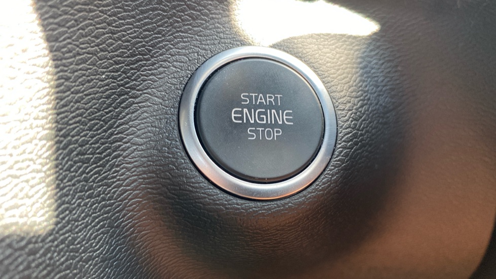 Volvo XC40 2.0 B3P Plus Dark 5dr Auto Petrol Estate - Image 26