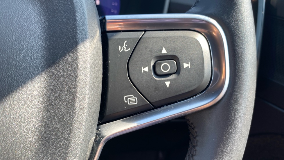 Volvo XC40 2.0 B3P Plus Dark 5dr Auto Petrol Estate - Image 30