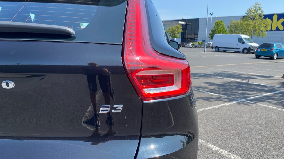 Volvo XC40 2.0 B3P Plus Dark 5dr Auto Petrol Estate - Image 43