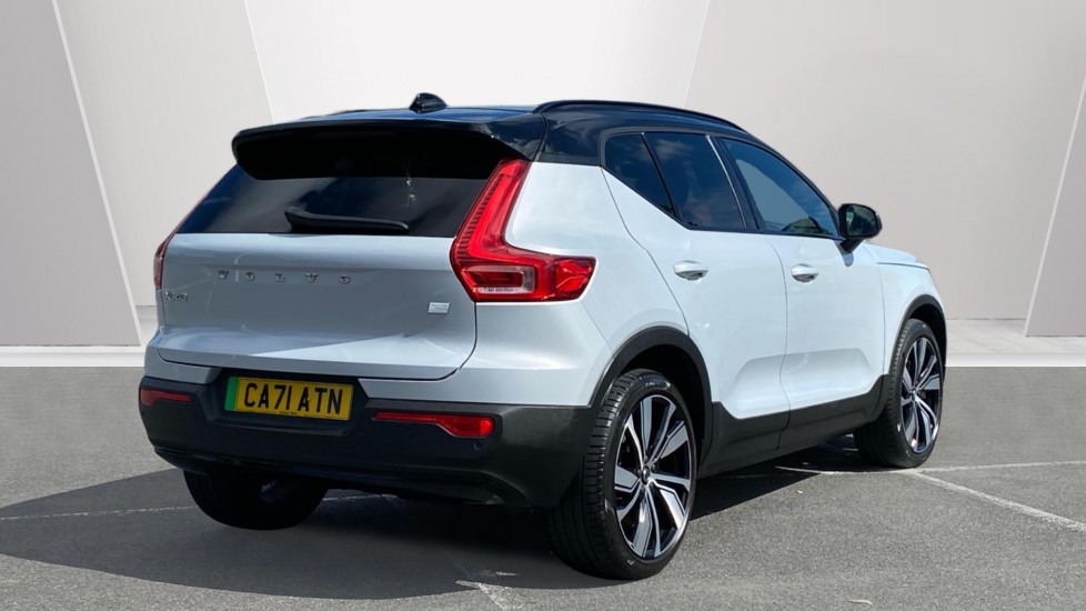 Volvo XC40 300kW Recharge Twin Pro 78kWh 5dr AWD Auto Electric Estate - Image 2