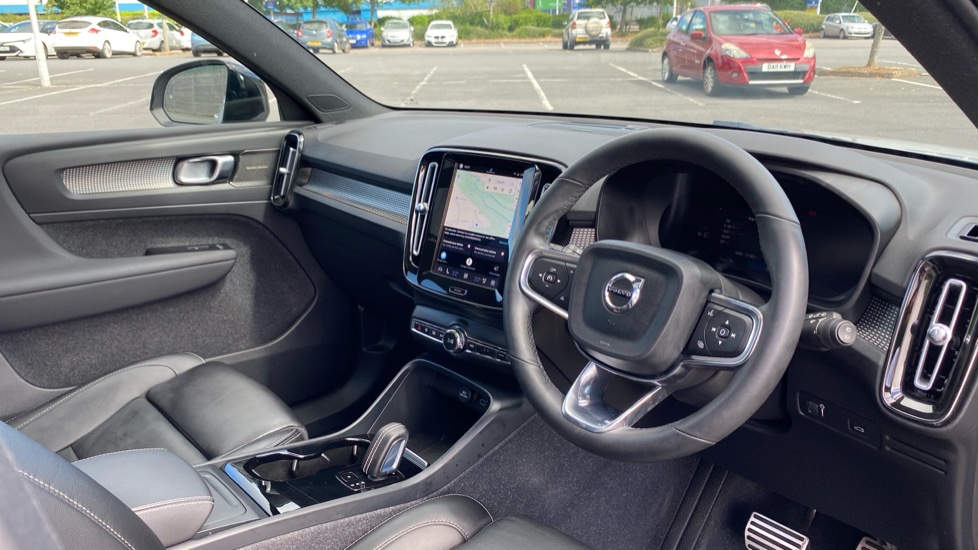 Volvo XC40 300kW Recharge Twin Pro 78kWh 5dr AWD Auto Electric Estate - Image 4