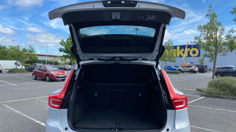 Volvo XC40 300kW Recharge Twin Pro 78kWh 5dr AWD Auto Electric Estate - Image 13