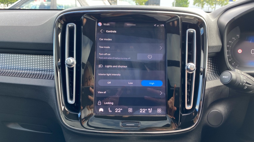Volvo XC40 300kW Recharge Twin Pro 78kWh 5dr AWD Auto Electric Estate - Image 18