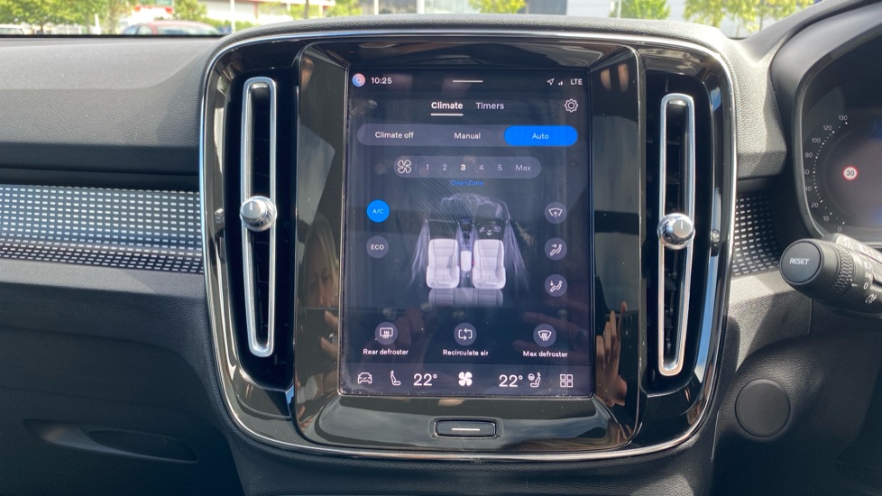 Volvo XC40 300kW Recharge Twin Pro 78kWh 5dr AWD Auto Electric Estate - Image 22