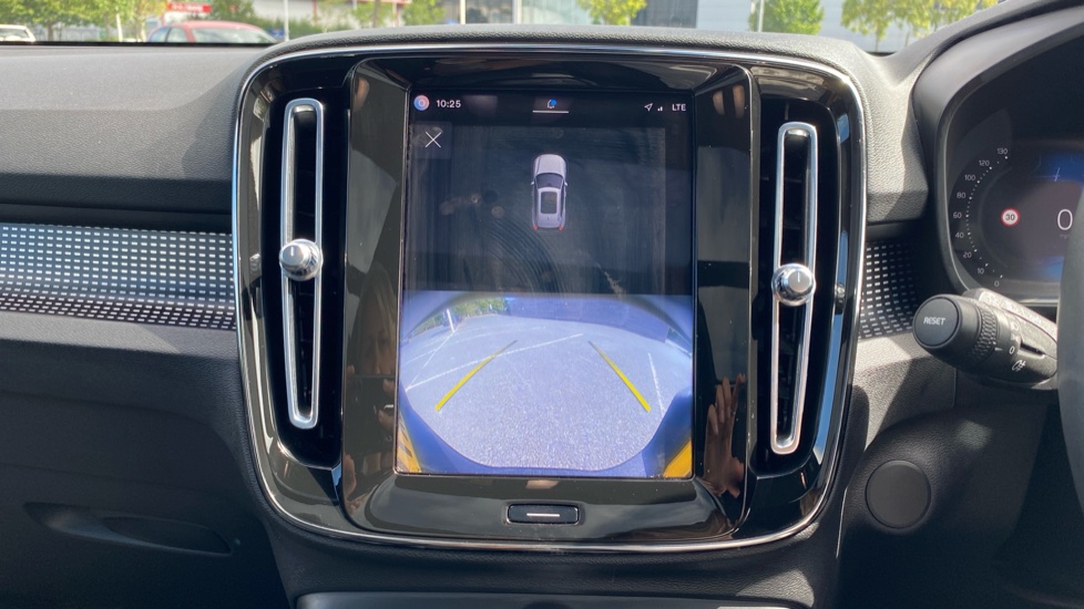 Volvo XC40 300kW Recharge Twin Pro 78kWh 5dr AWD Auto Electric Estate - Image 25