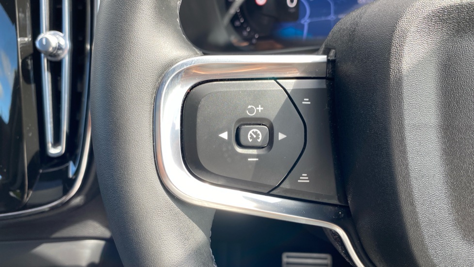 Volvo XC40 300kW Recharge Twin Pro 78kWh 5dr AWD Auto Electric Estate - Image 31