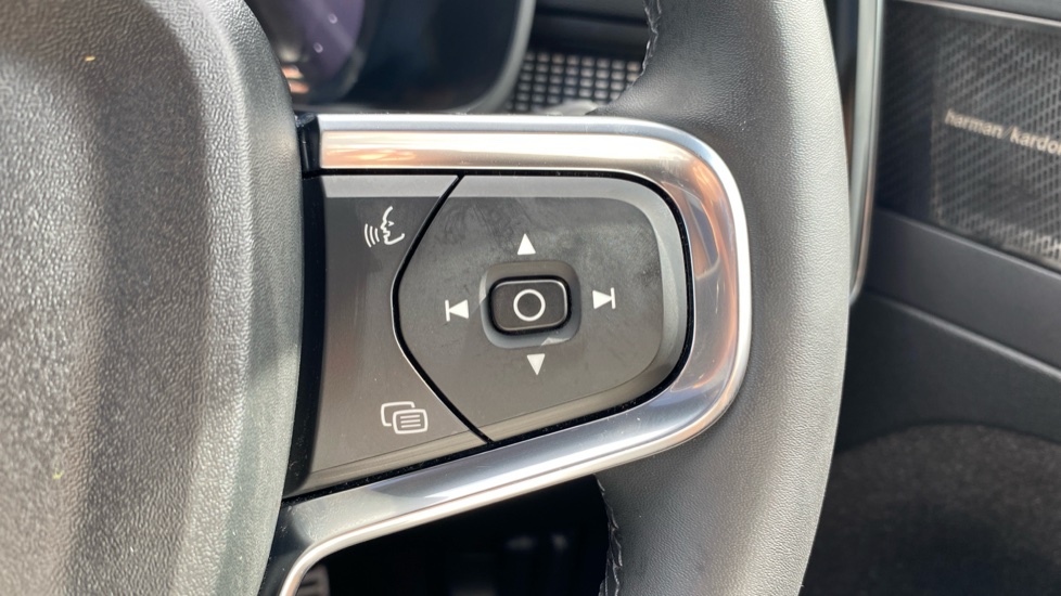 Volvo XC40 300kW Recharge Twin Pro 78kWh 5dr AWD Auto Electric Estate - Image 32