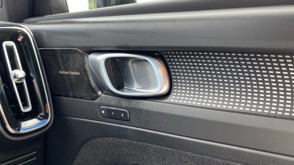 Volvo XC40 300kW Recharge Twin Pro 78kWh 5dr AWD Auto Electric Estate - Image 35