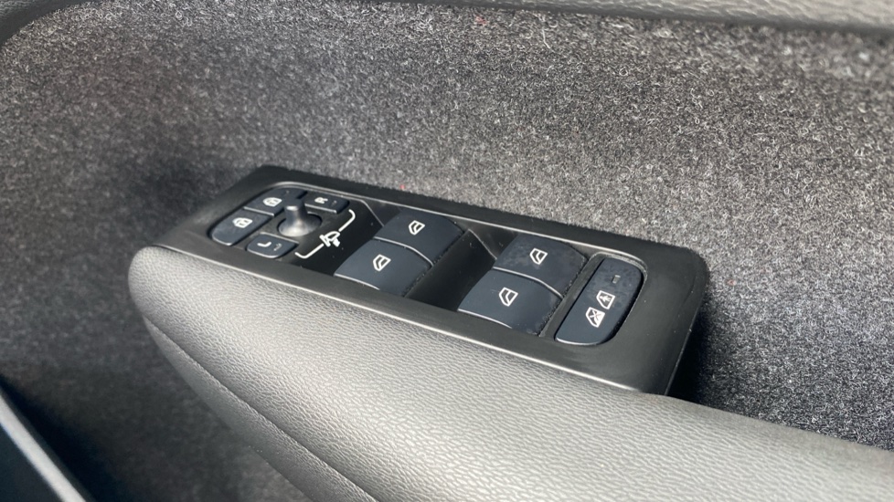 Volvo XC40 300kW Recharge Twin Pro 78kWh 5dr AWD Auto Electric Estate - Image 36