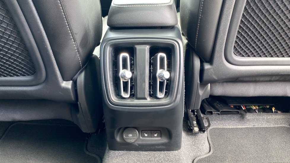 Volvo XC40 300kW Recharge Twin Pro 78kWh 5dr AWD Auto Electric Estate - Image 41