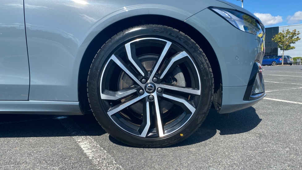 Volvo V90 2.0 T6 [350] RC PHEV Ultimate Dark 5dr AWD Auto Estate - Image 10