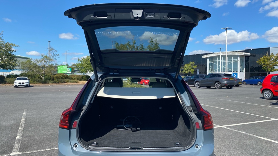 Volvo V90 2.0 T6 [350] RC PHEV Ultimate Dark 5dr AWD Auto Estate - Image 14