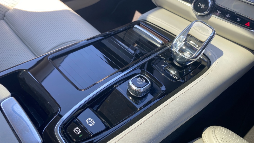 Volvo V90 2.0 T6 [350] RC PHEV Ultimate Dark 5dr AWD Auto Estate - Image 27