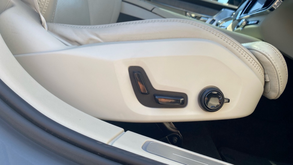 Volvo V90 2.0 T6 [350] RC PHEV Ultimate Dark 5dr AWD Auto Estate - Image 37