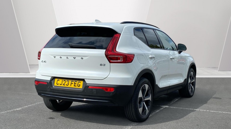 Volvo XC40 2.0 B3P Ultimate Dark 5dr Auto Petrol Estate - Image 2