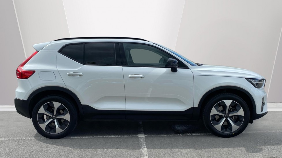 Volvo XC40 2.0 B3P Ultimate Dark 5dr Auto Petrol Estate - Image 3