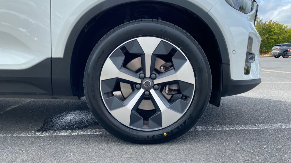 Volvo XC40 2.0 B3P Ultimate Dark 5dr Auto Petrol Estate - Image 10
