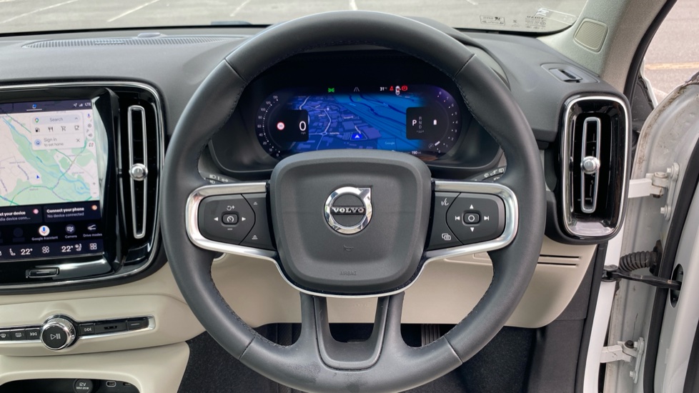 Volvo XC40 2.0 B3P Ultimate Dark 5dr Auto Petrol Estate - Image 11