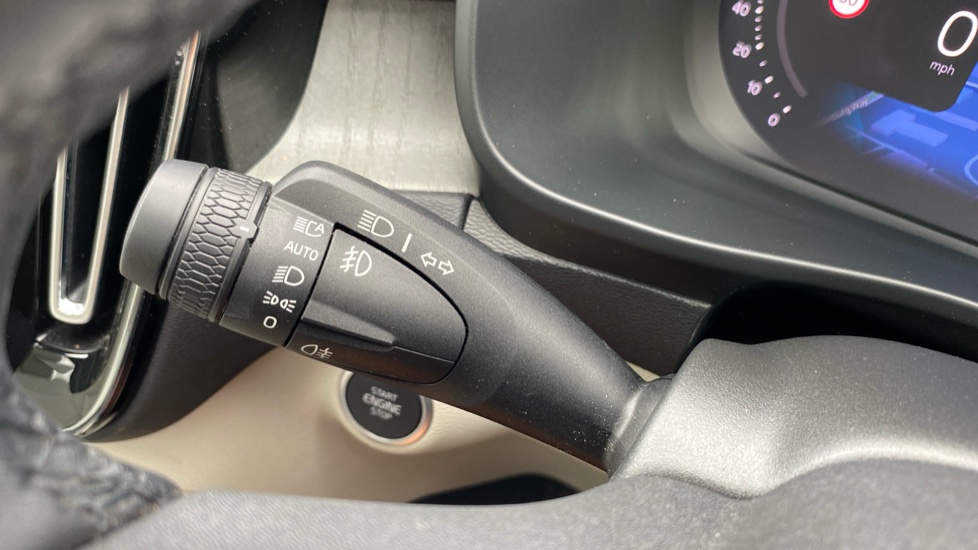 Volvo XC40 2.0 B3P Ultimate Dark 5dr Auto Petrol Estate - Image 35