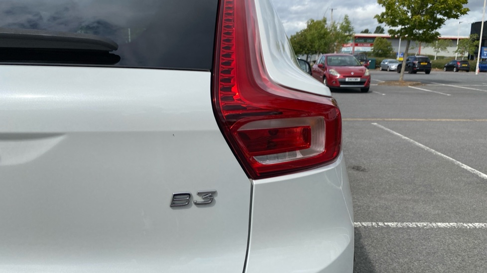 Volvo XC40 2.0 B3P Ultimate Dark 5dr Auto Petrol Estate - Image 46