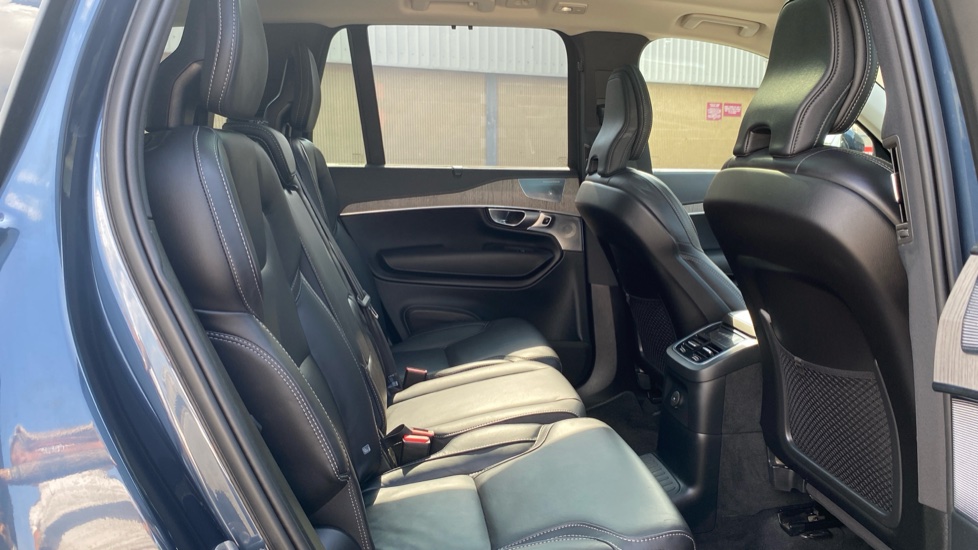 Volvo XC90 2.0 T8 [455] RC PHEV Ultimate Dark 5dr AWD Gtron Estate - Image 6