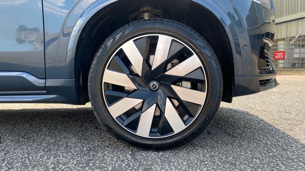 Volvo XC90 2.0 T8 [455] RC PHEV Ultimate Dark 5dr AWD Gtron Estate - Image 9