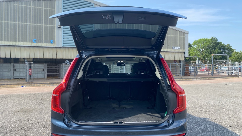 Volvo XC90 2.0 T8 [455] RC PHEV Ultimate Dark 5dr AWD Gtron Estate - Image 13