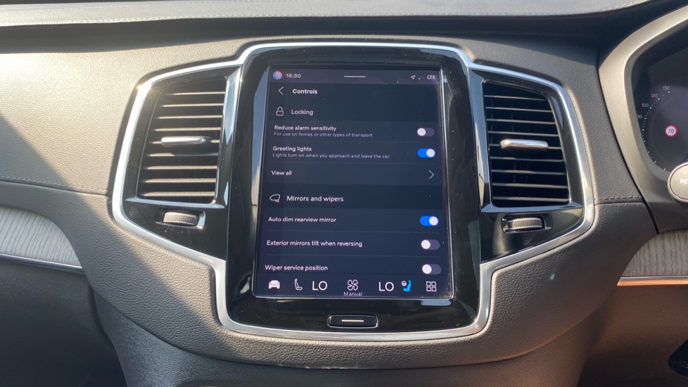 Volvo XC90 2.0 T8 [455] RC PHEV Ultimate Dark 5dr AWD Gtron Estate - Image 19