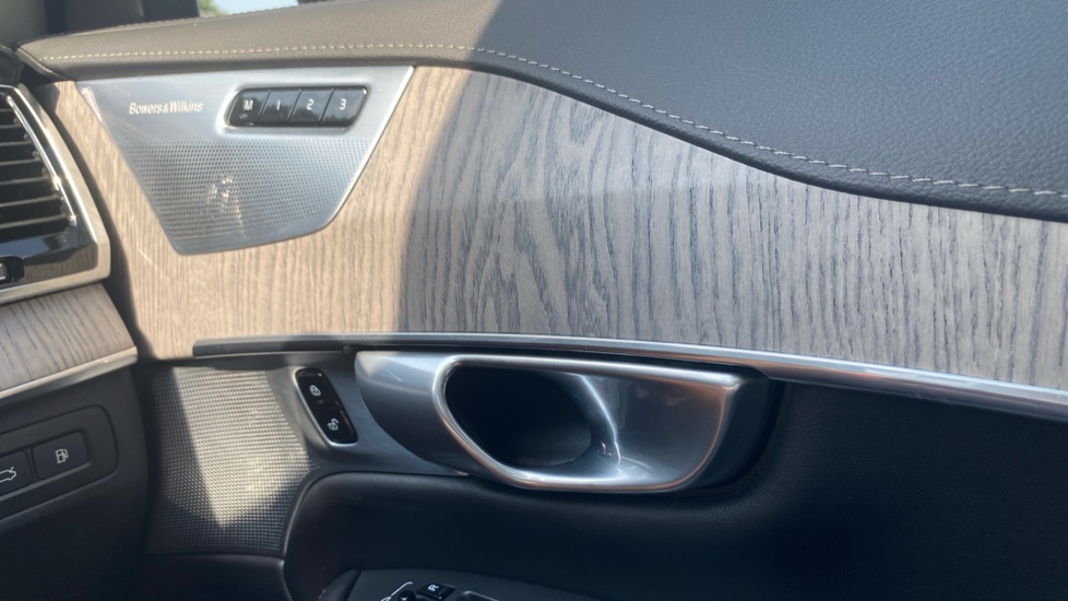 Volvo XC90 2.0 T8 [455] RC PHEV Ultimate Dark 5dr AWD Gtron Estate - Image 34