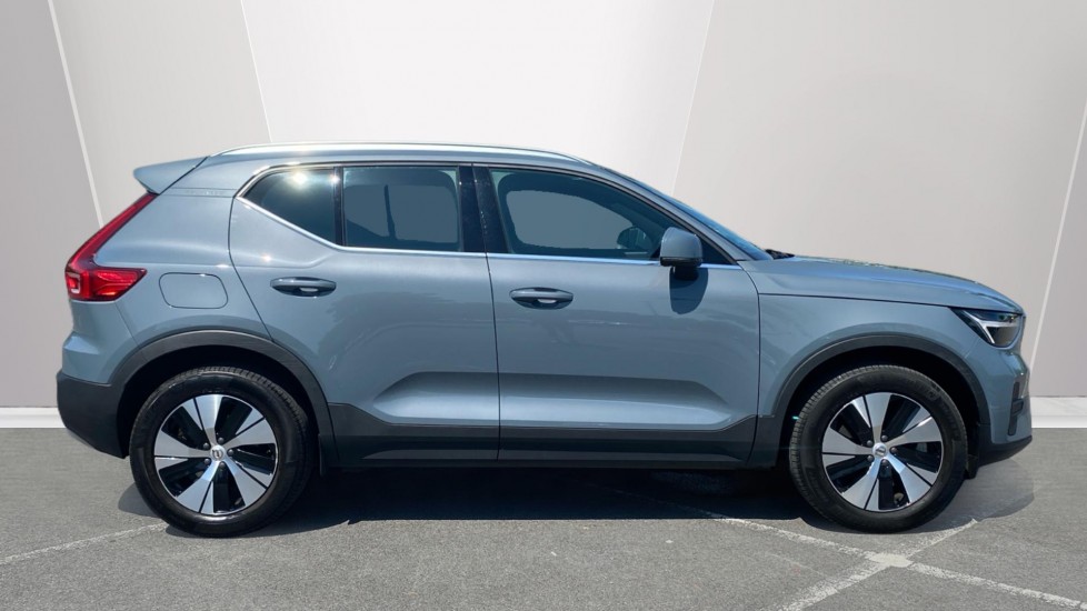 Volvo XC40 1.5 T4 Recharge PHEV Core Bright 5dr Auto Estate - Image 3
