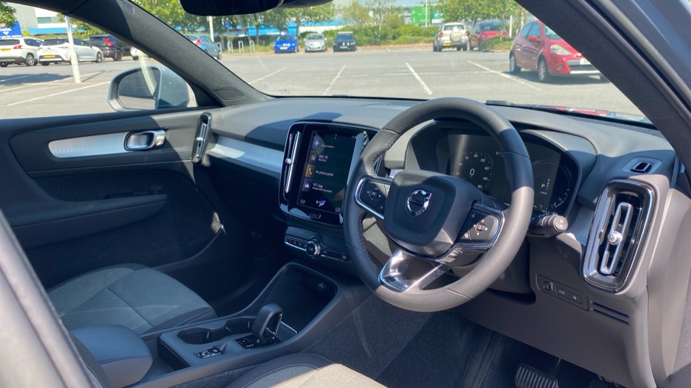 Volvo XC40 1.5 T4 Recharge PHEV Core Bright 5dr Auto Estate - Image 4