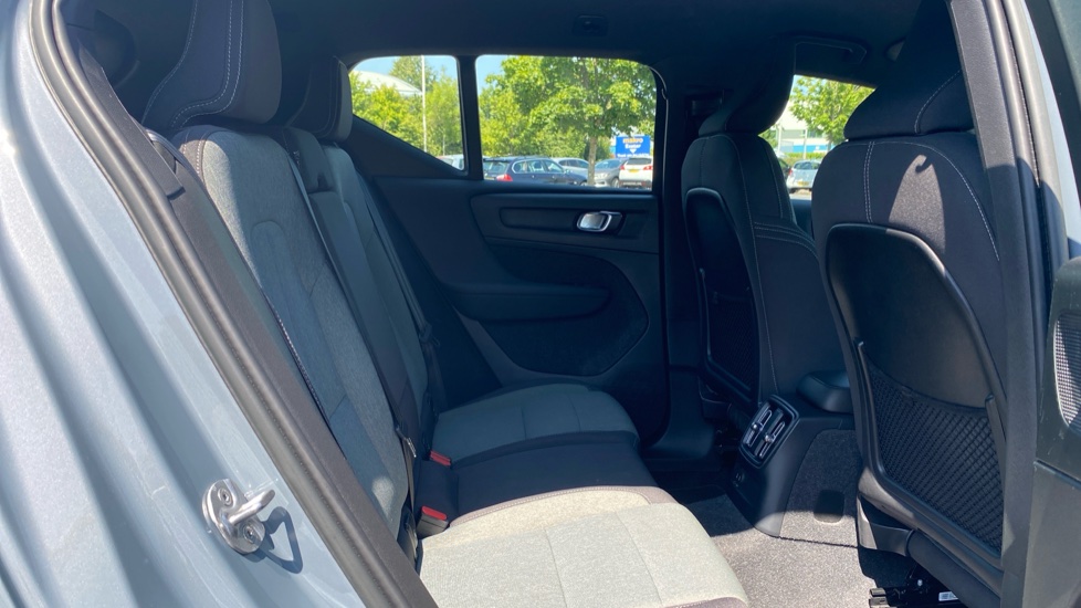Volvo XC40 1.5 T4 Recharge PHEV Core Bright 5dr Auto Estate - Image 6