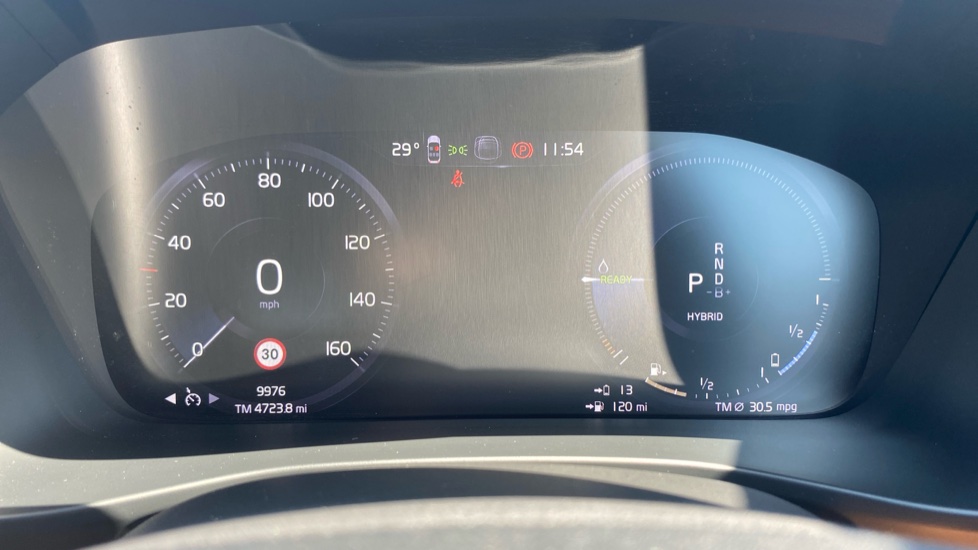 Volvo XC40 1.5 T4 Recharge PHEV Core Bright 5dr Auto Estate - Image 11