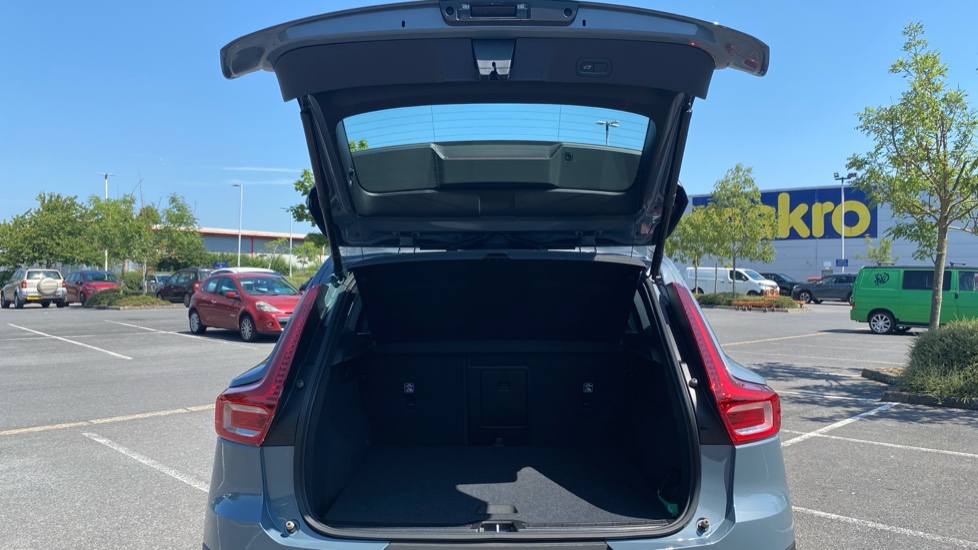 Volvo XC40 1.5 T4 Recharge PHEV Core Bright 5dr Auto Estate - Image 13