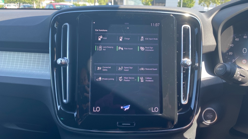 Volvo XC40 1.5 T4 Recharge PHEV Core Bright 5dr Auto Estate - Image 18