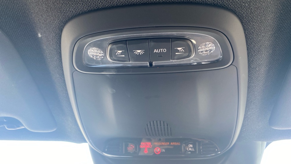 Volvo XC40 1.5 T4 Recharge PHEV Core Bright 5dr Auto Estate - Image 24