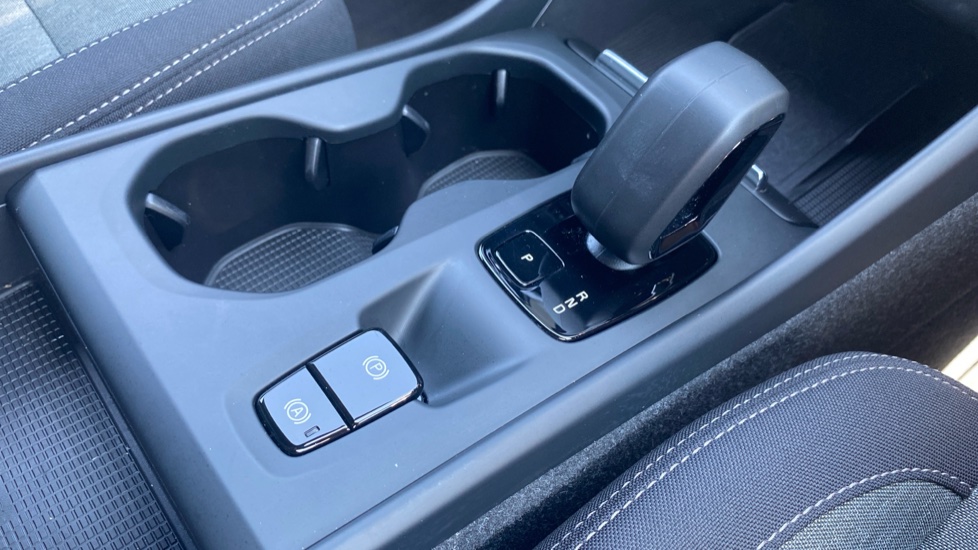 Volvo XC40 1.5 T4 Recharge PHEV Core Bright 5dr Auto Estate - Image 25