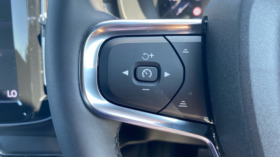 Volvo XC40 1.5 T4 Recharge PHEV Core Bright 5dr Auto Estate - Image 26
