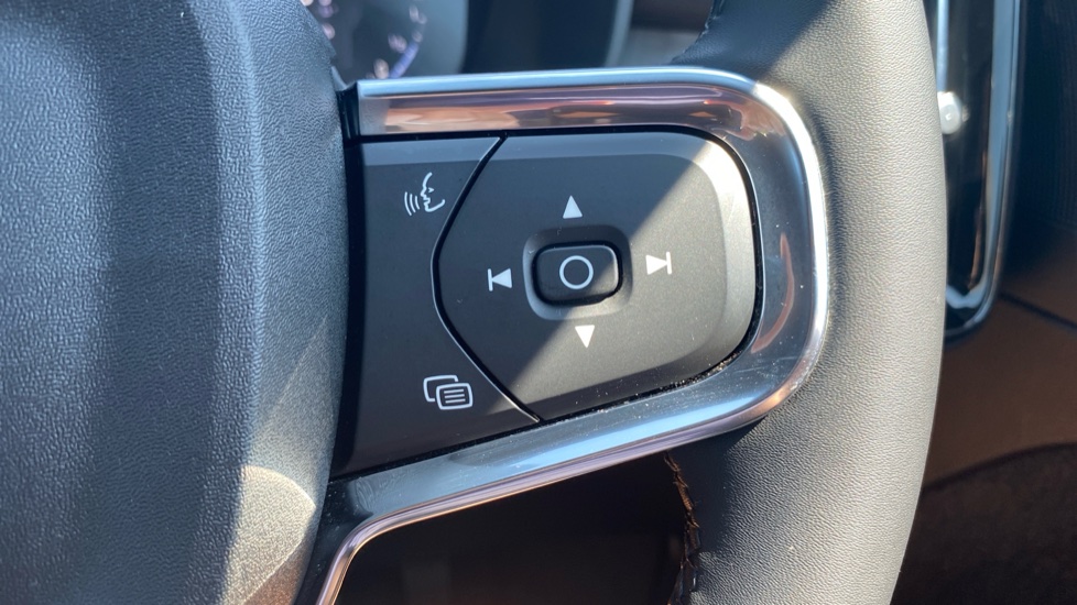 Volvo XC40 1.5 T4 Recharge PHEV Core Bright 5dr Auto Estate - Image 27