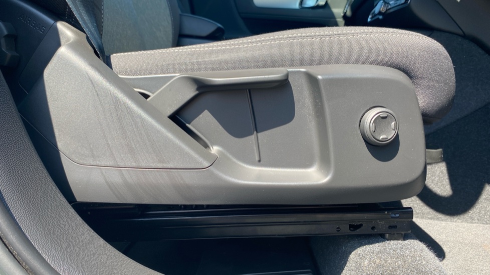 Volvo XC40 1.5 T4 Recharge PHEV Core Bright 5dr Auto Estate - Image 33