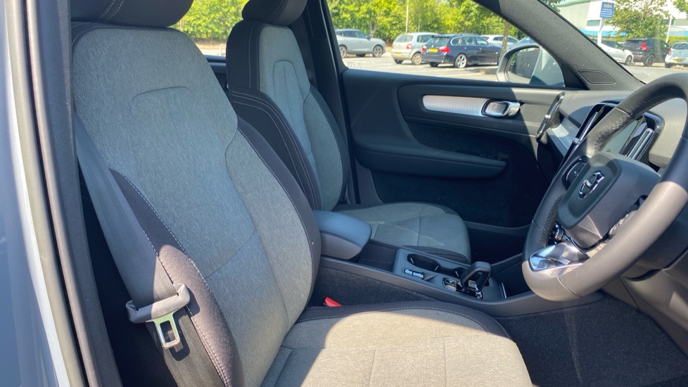Volvo XC40 1.5 T4 Recharge PHEV Core Bright 5dr Auto Estate - Image 34