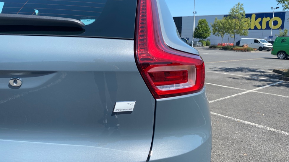 Volvo XC40 1.5 T4 Recharge PHEV Core Bright 5dr Auto Estate - Image 38